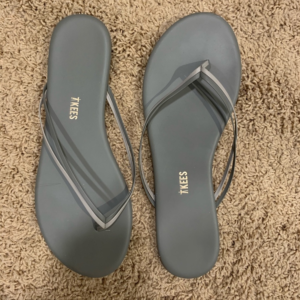 Tkees grey flip flops